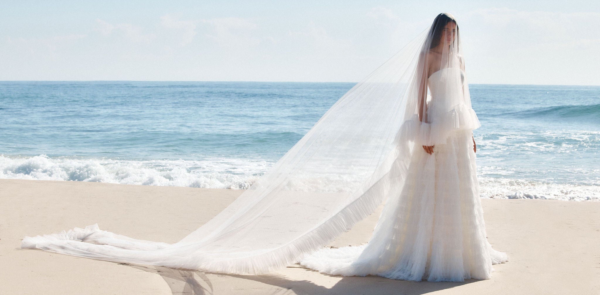 Ausgefallenes Designer Brautkleid mit modernen Details und hochwertiger Verarbeitung