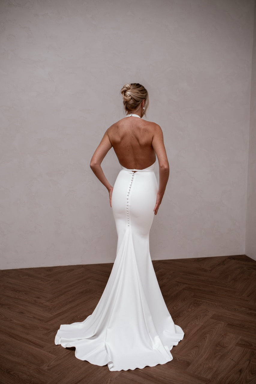 Brautkleid mit tiefem Rückenausschnitt aus Crepe