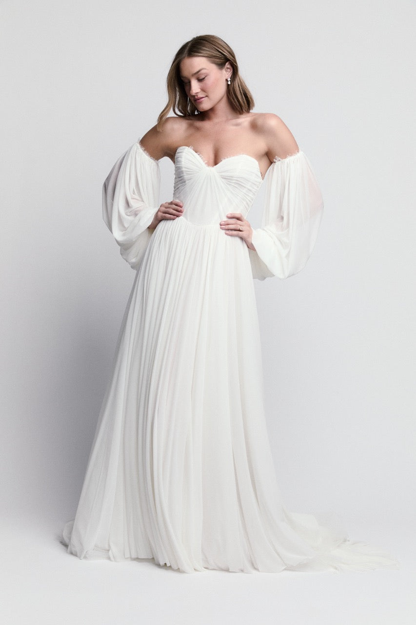 Hochzeitskleid Chantal von Locket by Watters mit fließendem Stretch Mesh und klarer, femininer Silhouette.