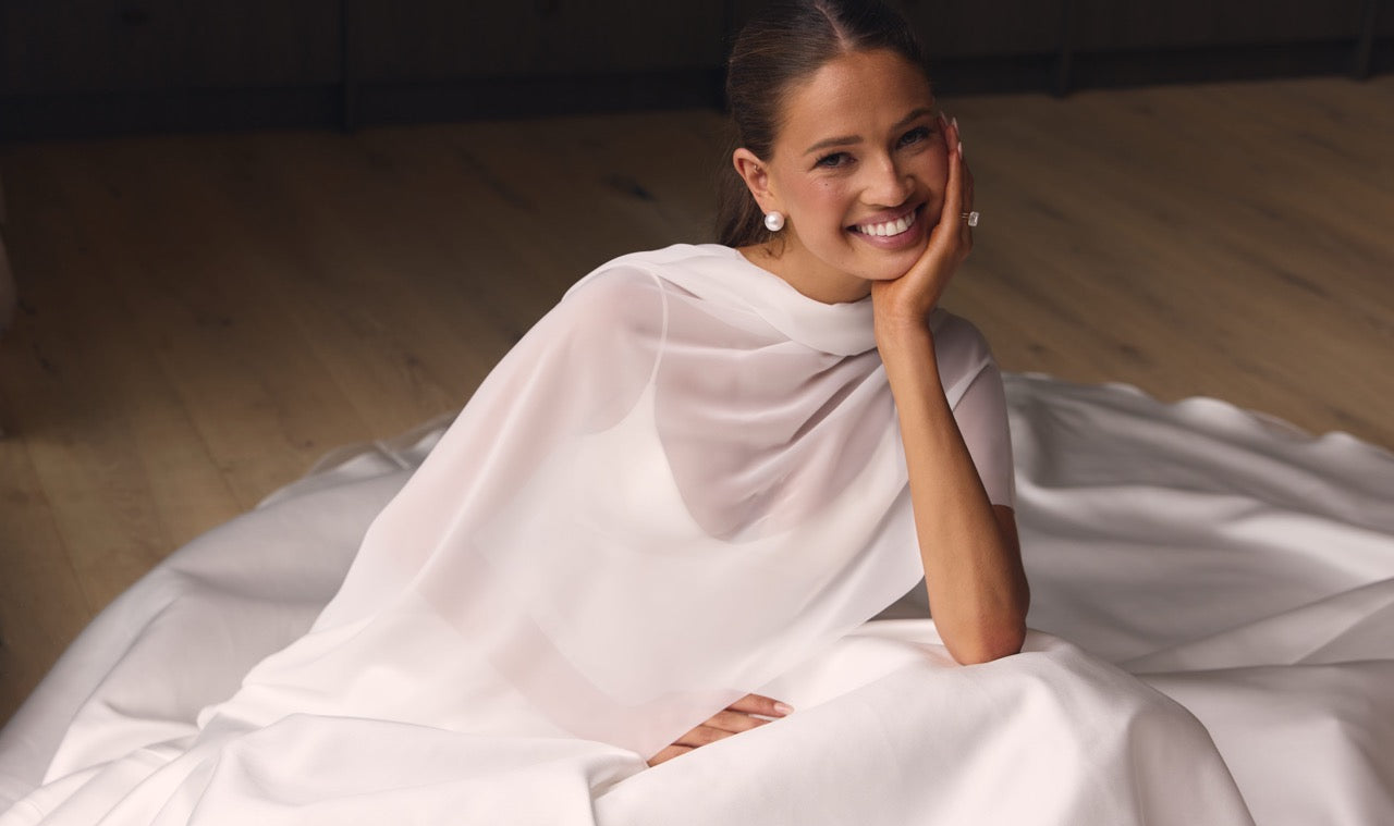 Ein modernes A-Linien Brautkleid bei Lys Kyss Bridal Boutique nahe Miltenberg