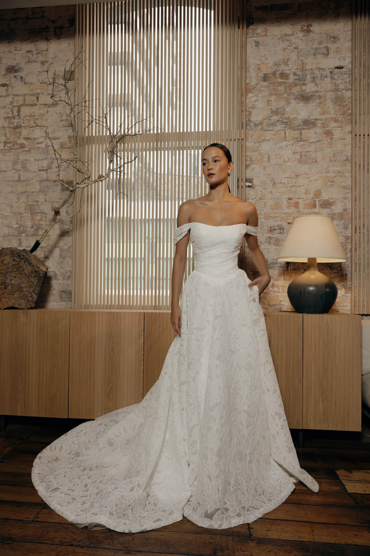 Newton Brautkleid mit geformtem Oberteil und definierter Taille