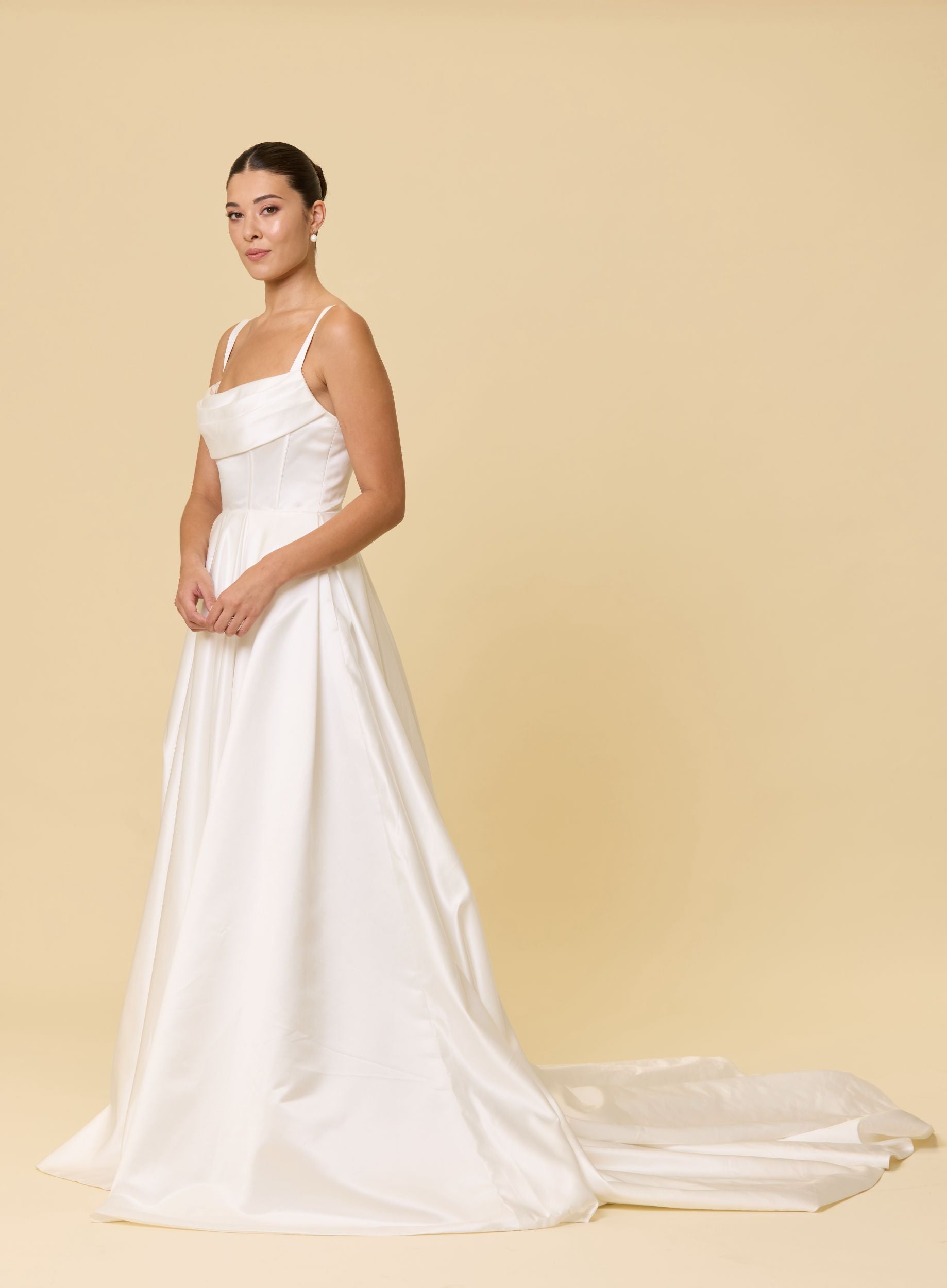 Satin Brautkleid A Linie mit breiten Trägern