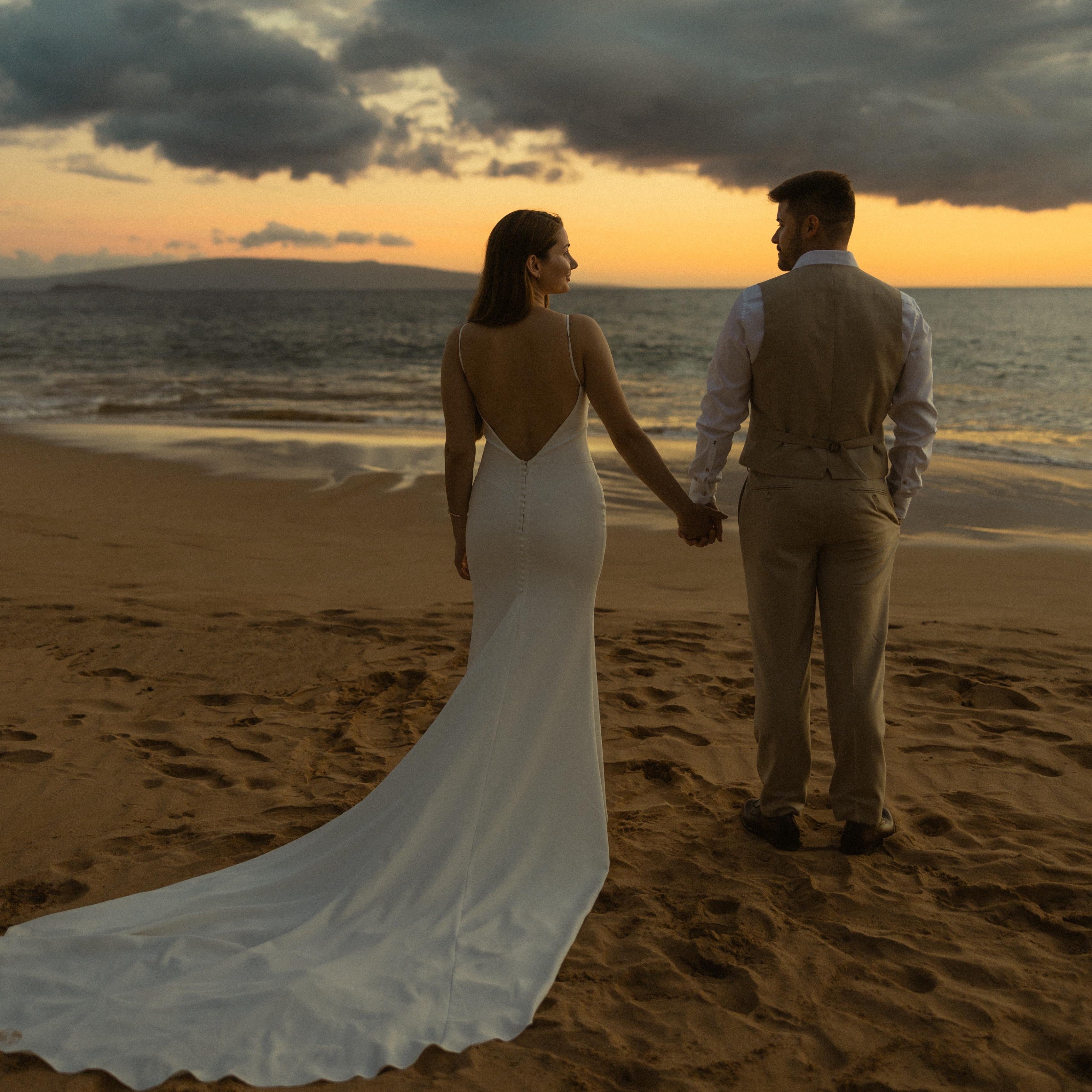 Braut aus Frankfurt am Main an ihrem Hochzeitstag in ihrem modernen Designer-Brautkleid von Lys Kyss Brida
