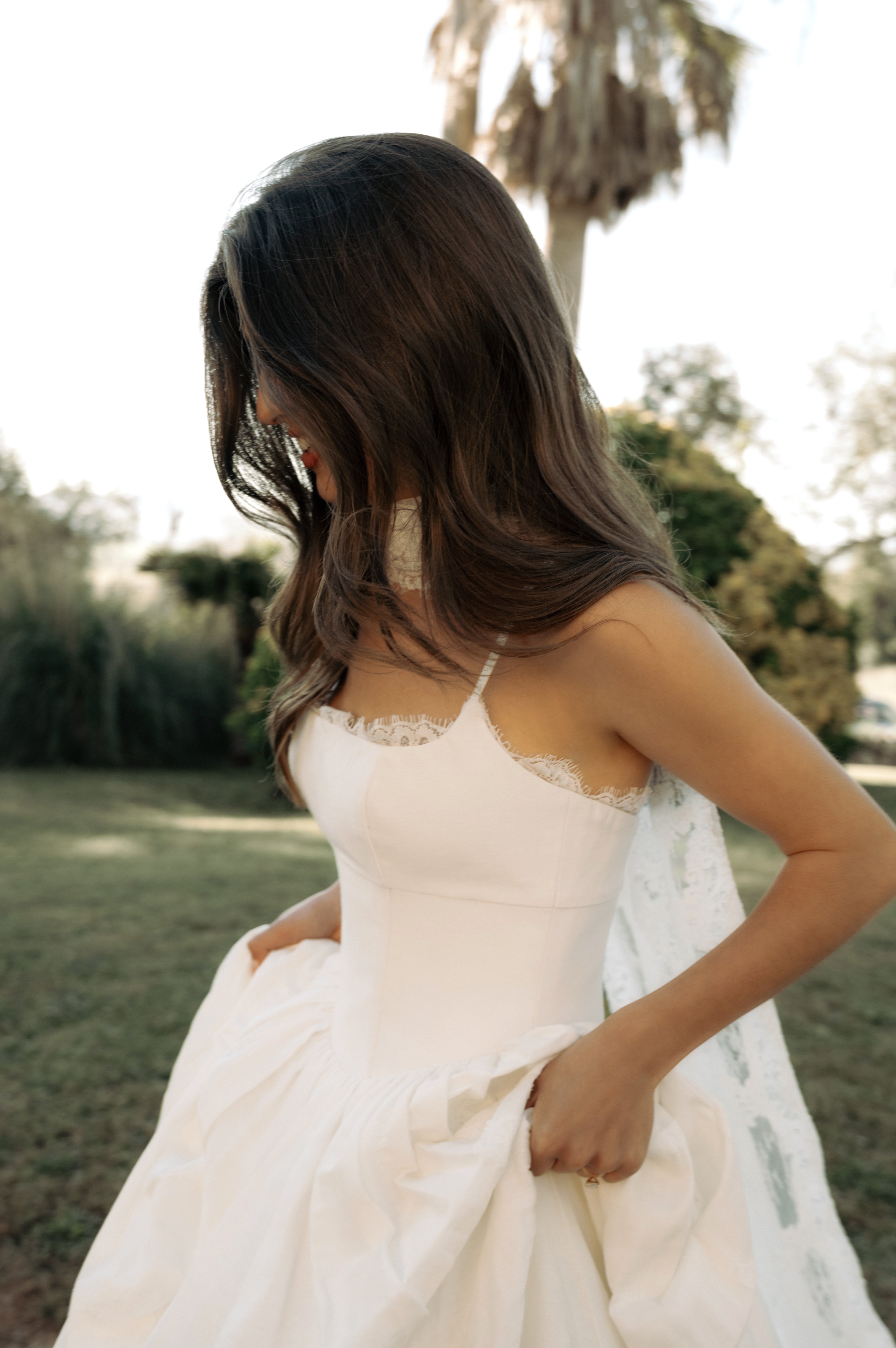 Brautkleid Adeline A-Linie von MWL Bride aus Silk Linen mit strukturierter Korsage und weich fließendem Rock.
