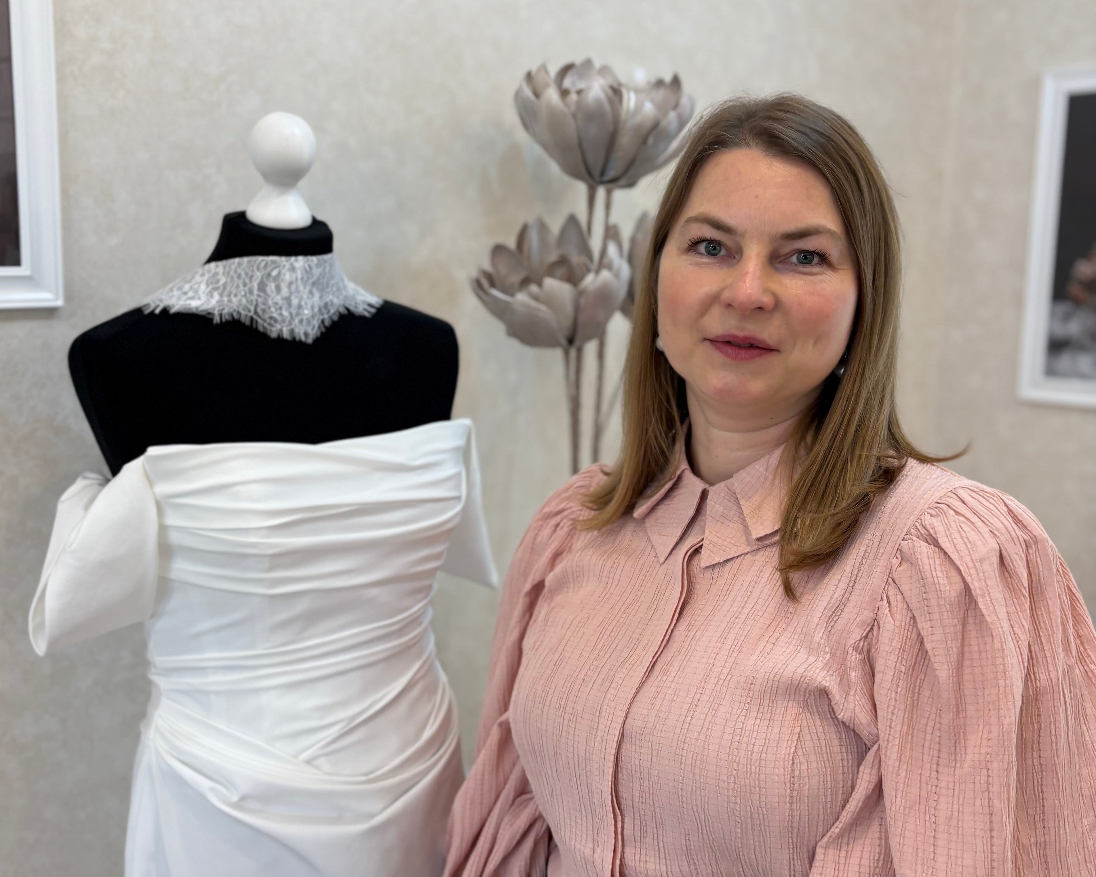 Brautmode_Aschaffenburg: Brautstylistin Lisa in der Lys Kyss Bridal Boutique