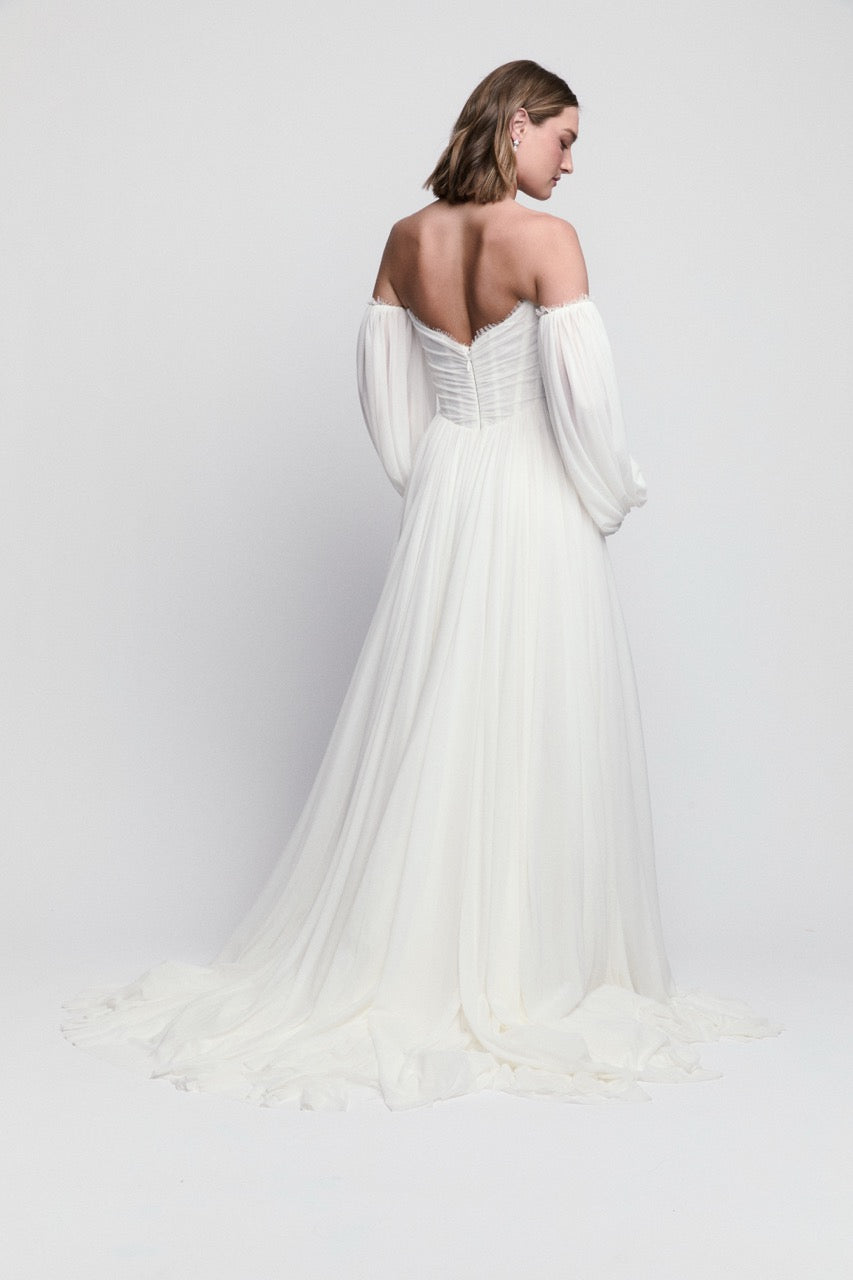 Hochzeitskleid Chantal von Locket by Watters mit optionalen Ärmeln aus fließendem Stretch Mesh.