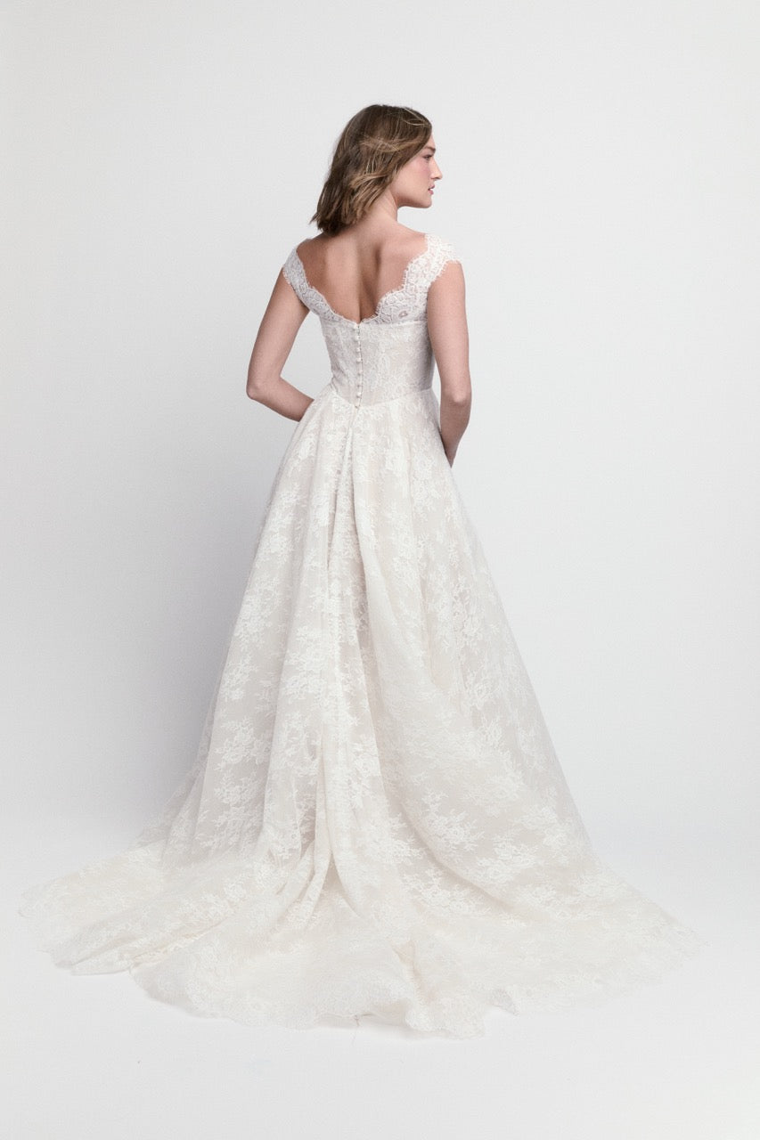 Hochzeitskleid Louetta von Locket by Watters mit strukturierter Corsage und eleganter A-Linien-Silhouette.
