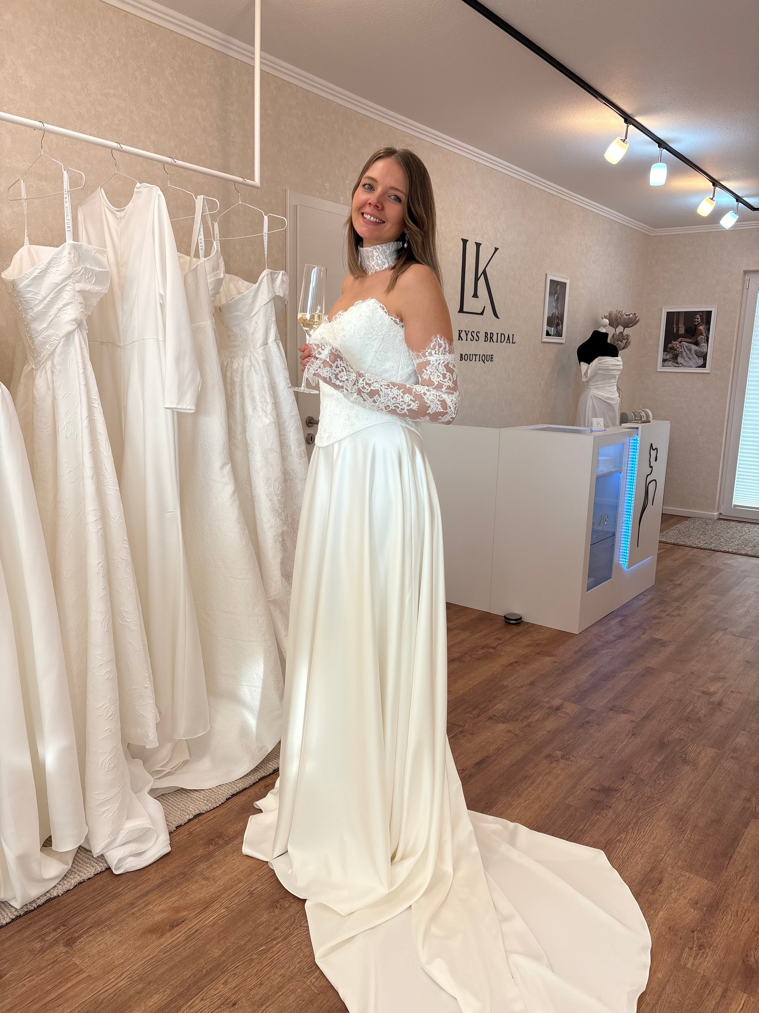 Elegantes Brautkleid in Lys Kyss Brautmodengeschäft in der Nähe