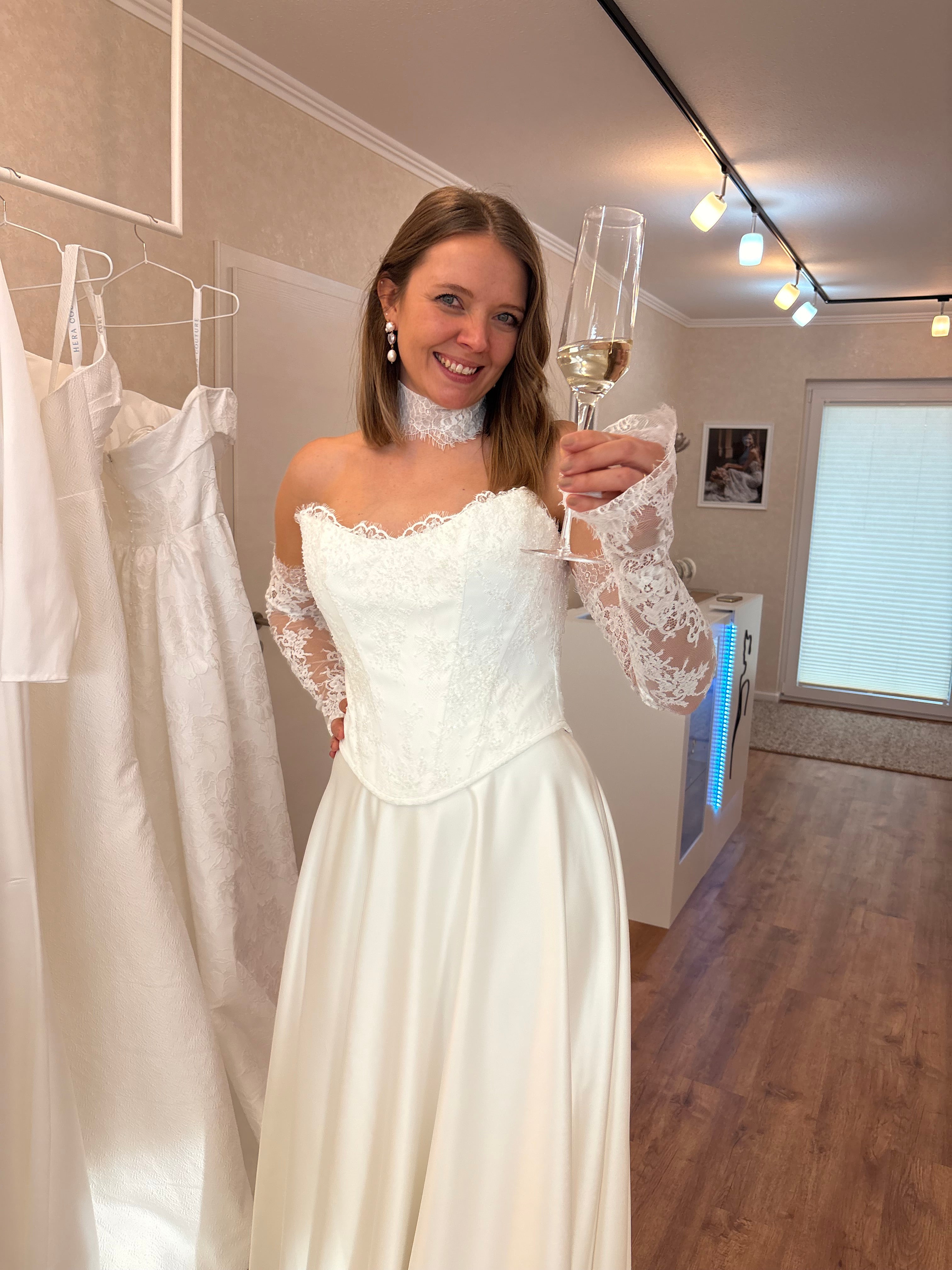 Brautkleid Detailaufnahme in Lys Kyss Brautmodengeschäft in der Nähe